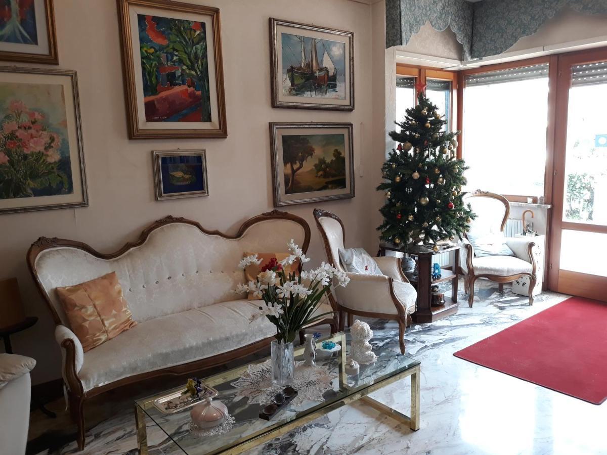 Home Denise E Luca Latina Zewnętrze zdjęcie